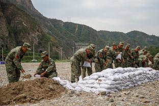 德天空：拜仁开1300万欧年薪但戴维斯要2000万？若谈不拢就出售